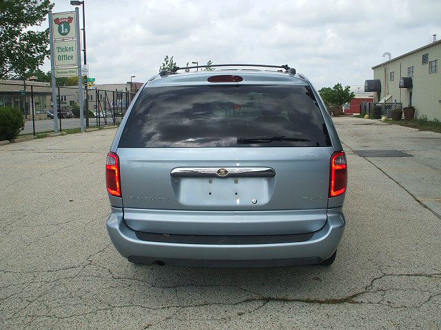 2005 Chrysler Town and Country 3.5