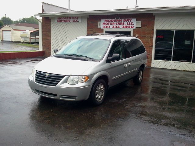 2005 Chrysler Town and Country 3.5