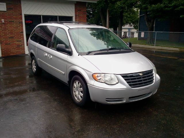 2005 Chrysler Town and Country 3.5