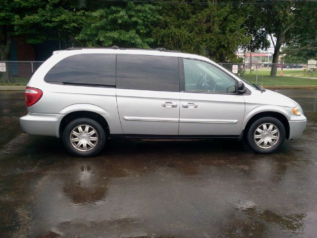 2005 Chrysler Town and Country 3.5