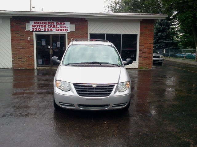 2005 Chrysler Town and Country 3.5