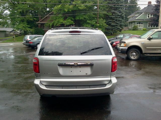 2005 Chrysler Town and Country 3.5