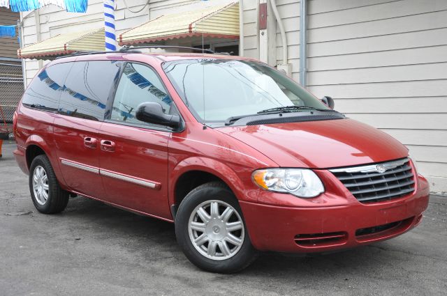 2005 Chrysler Town and Country 3.5