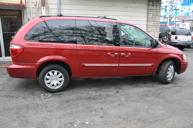 2005 Chrysler Town and Country 3.5