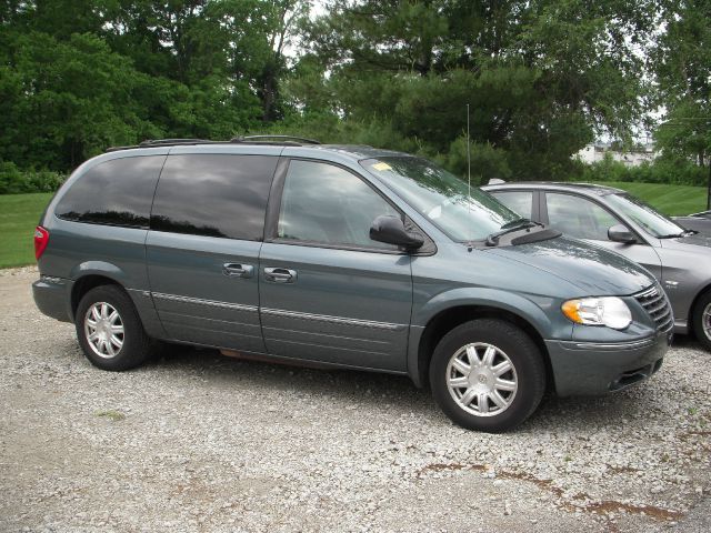 2005 Chrysler Town and Country 3.5