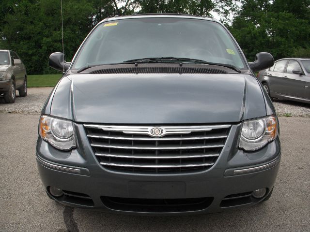 2005 Chrysler Town and Country 3.5