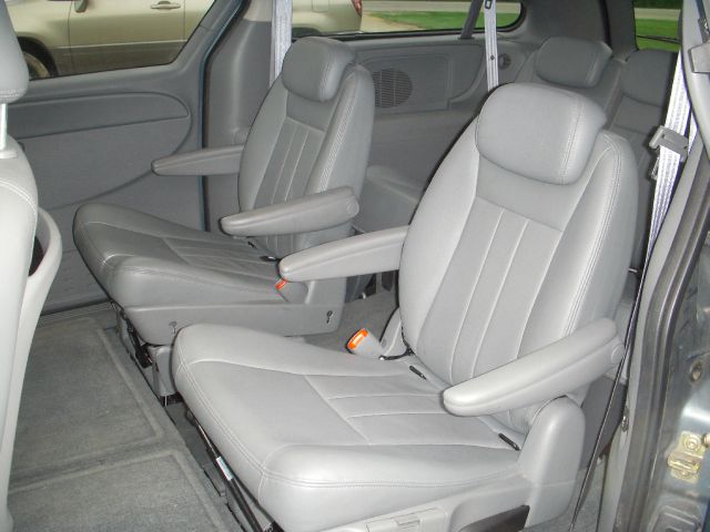 2005 Chrysler Town and Country 3.5