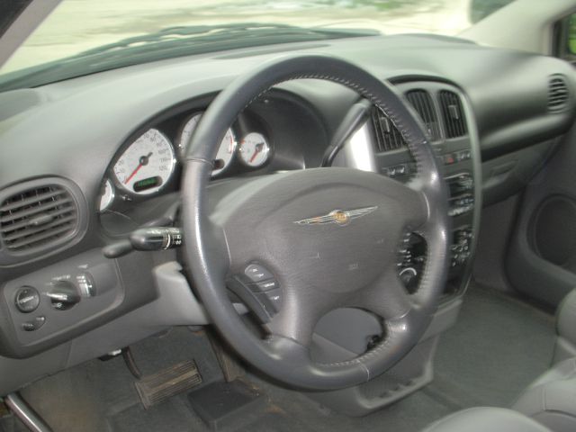 2005 Chrysler Town and Country 3.5