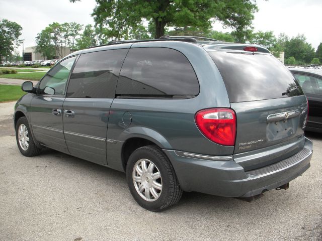 2005 Chrysler Town and Country 3.5