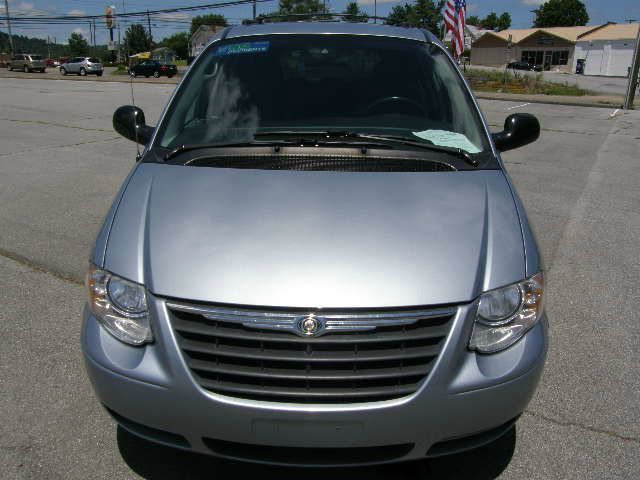 2005 Chrysler Town and Country 3.5