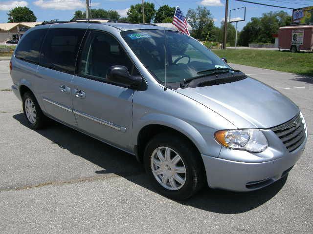 2005 Chrysler Town and Country 3.5