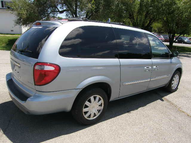 2005 Chrysler Town and Country 3.5