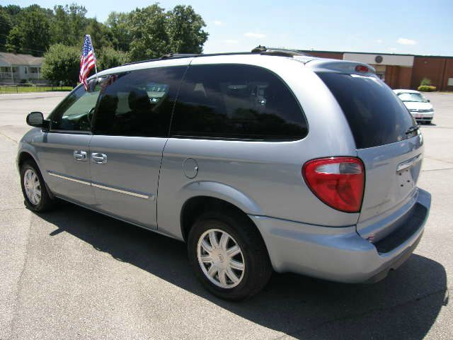 2005 Chrysler Town and Country 3.5