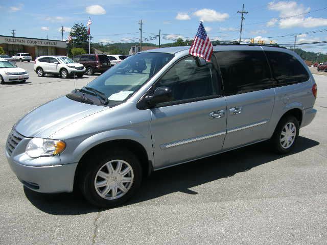 2005 Chrysler Town and Country 3.5