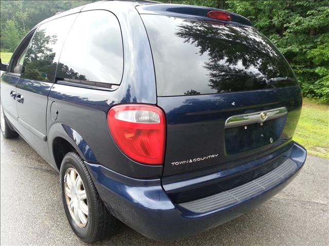 2005 Chrysler Town and Country Elk Conversion Van