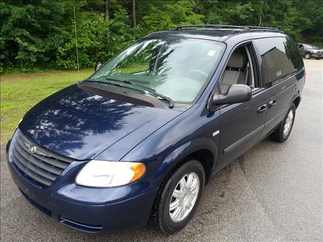 2005 Chrysler Town and Country Elk Conversion Van