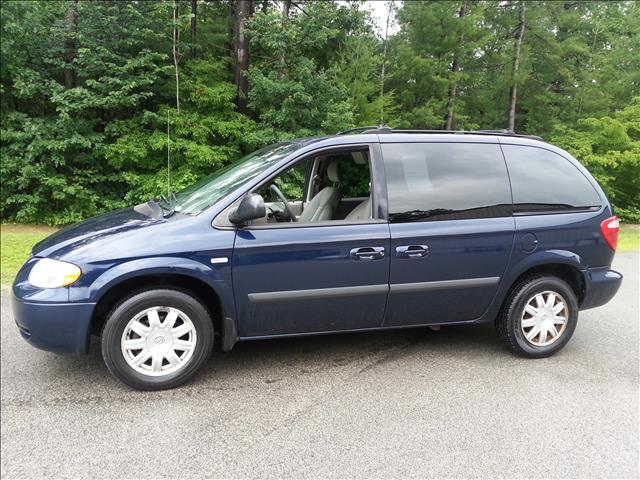 2005 Chrysler Town and Country Elk Conversion Van