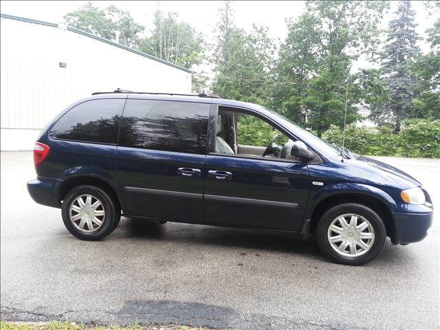 2005 Chrysler Town and Country Elk Conversion Van