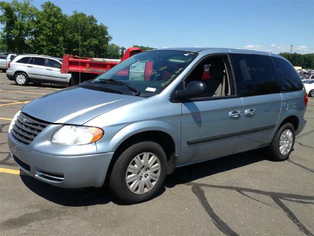 2005 Chrysler Town and Country Base