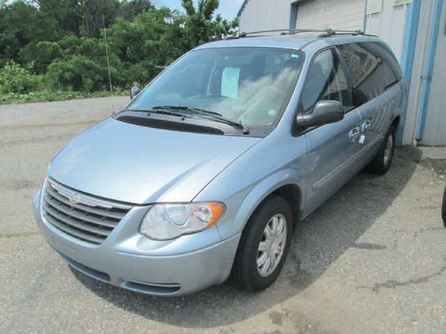 2005 Chrysler Town and Country 3.5