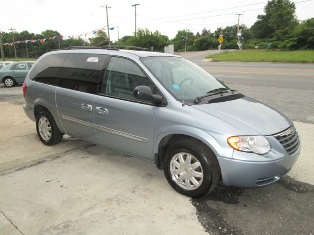 2005 Chrysler Town and Country 3.5