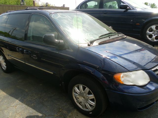 2005 Chrysler Town and Country 3.5