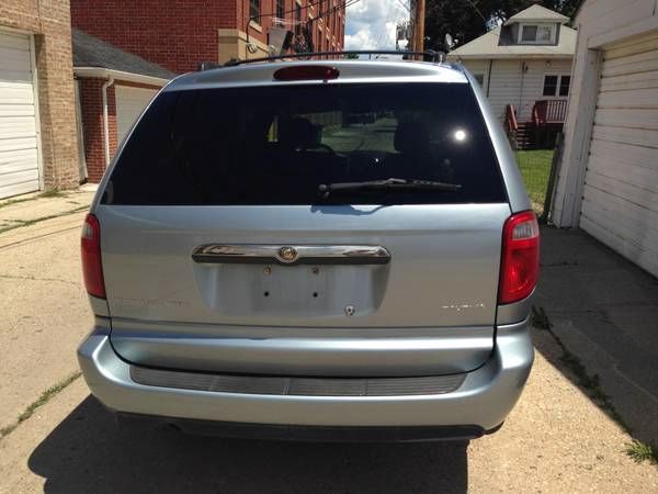 2005 Chrysler Town and Country 3.5