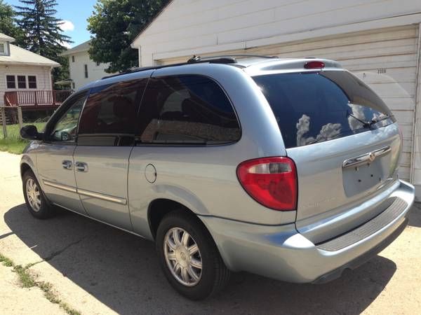 2005 Chrysler Town and Country 3.5