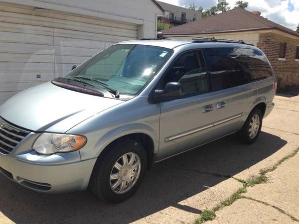 2005 Chrysler Town and Country 3.5