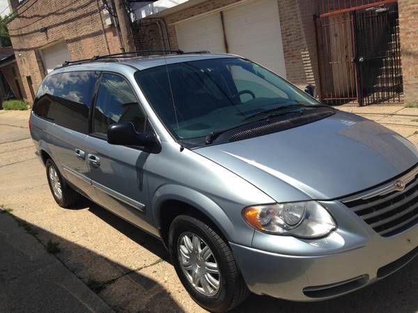 2005 Chrysler Town and Country 3.5