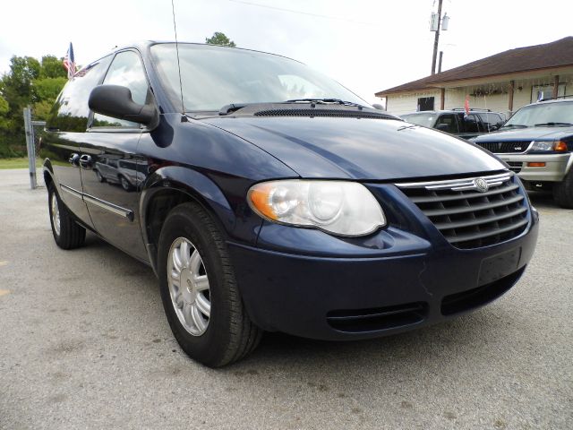 2005 Chrysler Town and Country 3.5