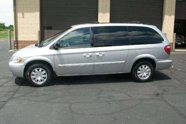 2005 Chrysler Town and Country 3.5