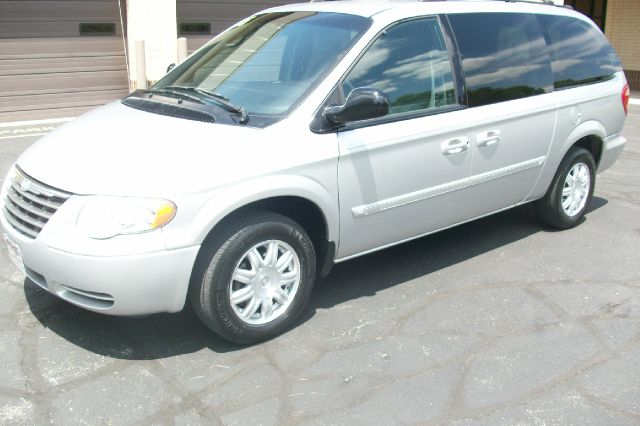 2005 Chrysler Town and Country 3.5