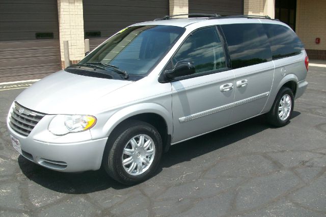 2005 Chrysler Town and Country 3.5