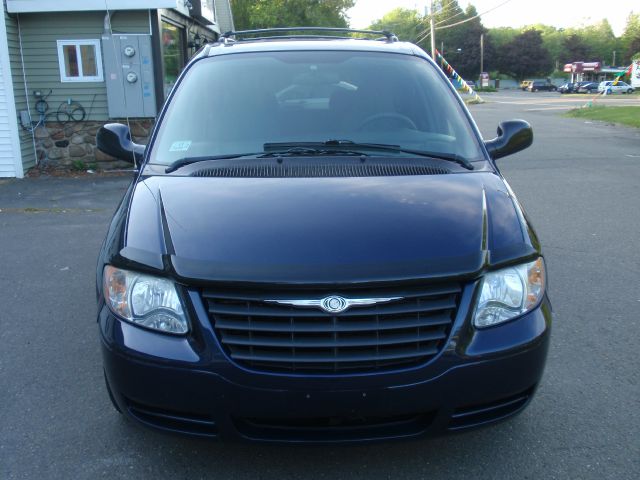 2005 Chrysler Town and Country Elk Conversion Van