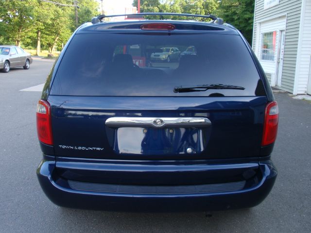 2005 Chrysler Town and Country Elk Conversion Van