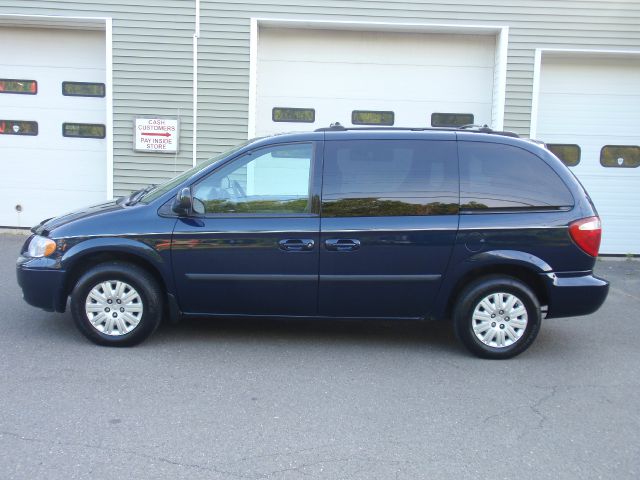 2005 Chrysler Town and Country Elk Conversion Van