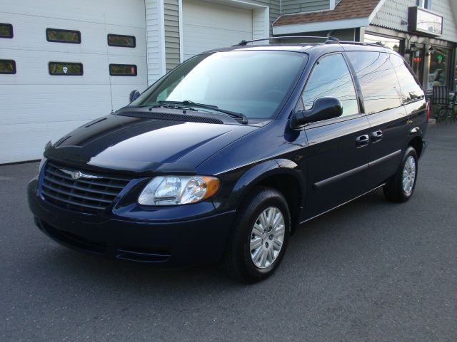 2005 Chrysler Town and Country Elk Conversion Van