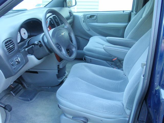 2005 Chrysler Town and Country Elk Conversion Van