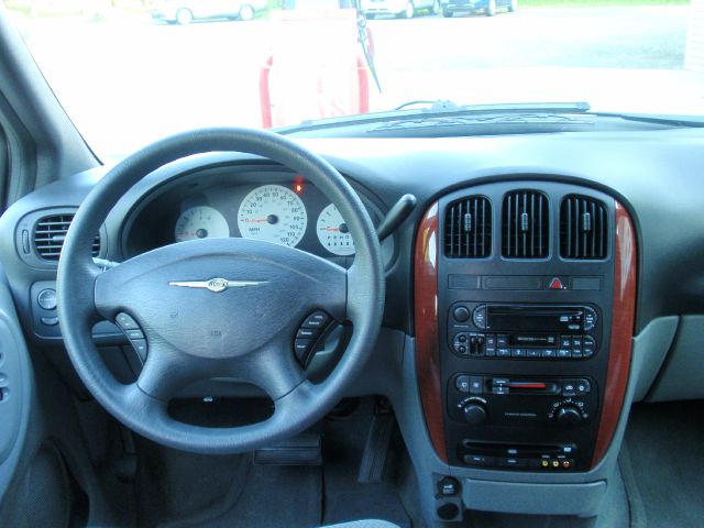 2005 Chrysler Town and Country Elk Conversion Van