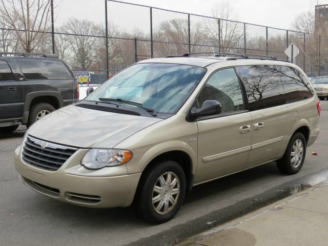 2006 Chrysler Town and Country 3.5