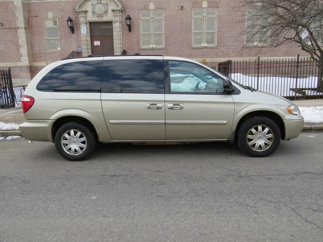 2006 Chrysler Town and Country 3.5