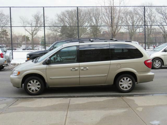 2006 Chrysler Town and Country 3.5