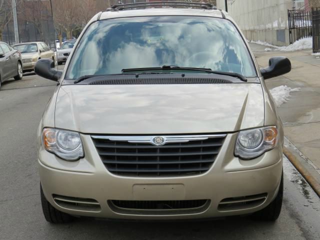 2006 Chrysler Town and Country 3.5