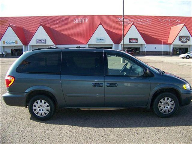 2006 Chrysler Town and Country Elk Conversion Van