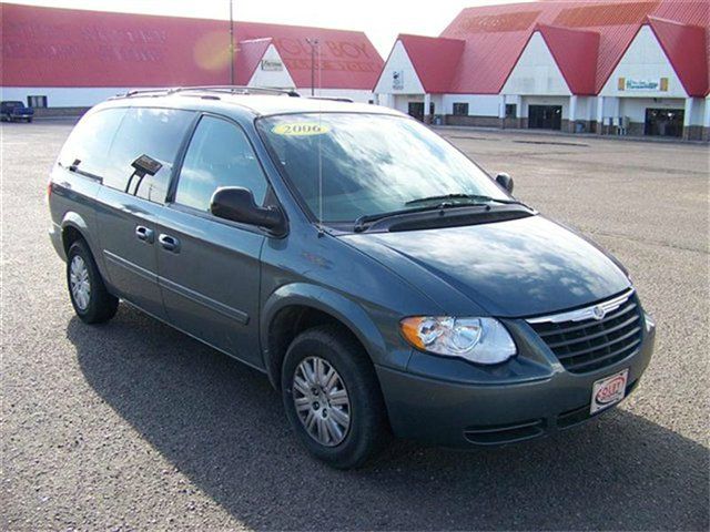 2006 Chrysler Town and Country Elk Conversion Van