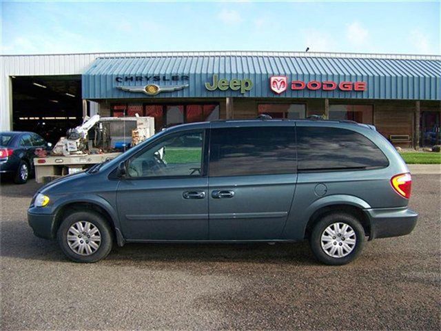 2006 Chrysler Town and Country Elk Conversion Van