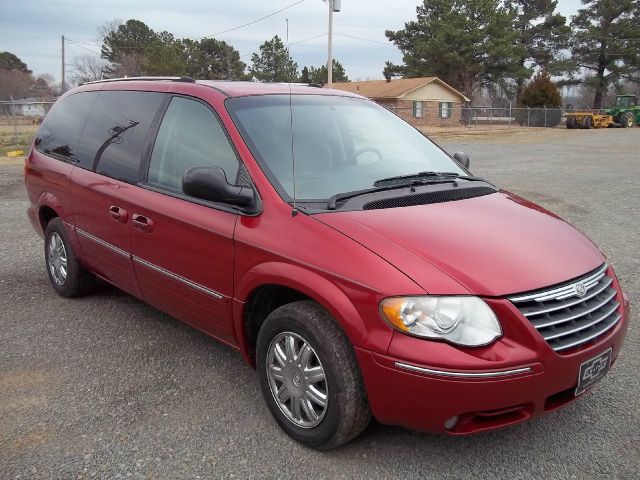 2006 Chrysler Town and Country SLT 25