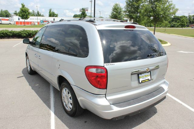 2006 Chrysler Town and Country SLT 25