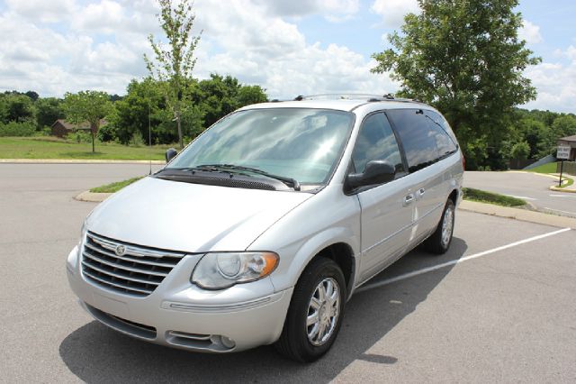 2006 Chrysler Town and Country SLT 25